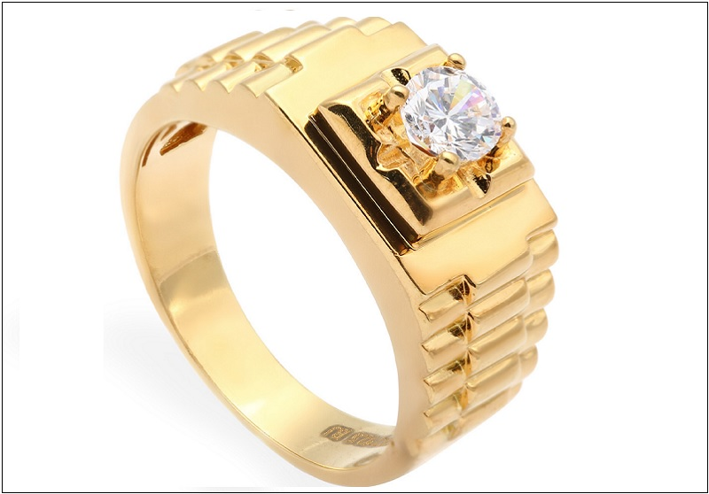 Chất liệu bạc 925 mạ vàng 18k, được đính đá CZ với màu trắng